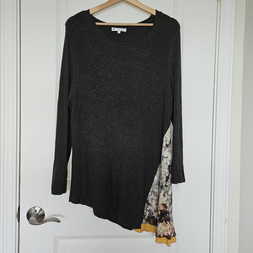 BEAUTIFUL Carla Ferroni Grey Asymetrical Sweater with Floral Accent